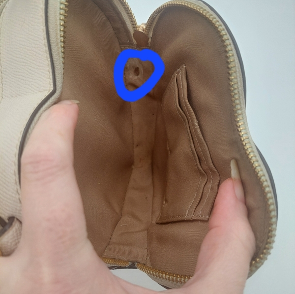 Coach Heart-Shaped Crossbody In Signture Canvas Light Brown/ White - Picture 8 of 11